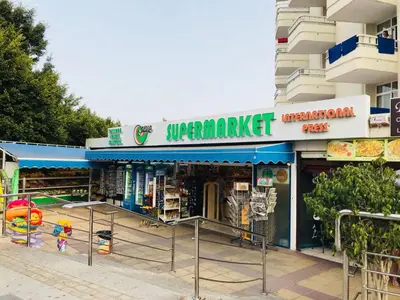 Supermercado u otro tipo de tienda en el apartamento o alrededores