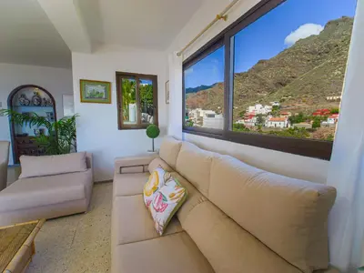 Vista general de una montaña o vista desde la villa