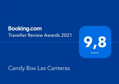Certificado, premio, señal o documento que está expuesto en Candy Box Las Canteras