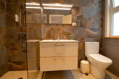 Un baño de Africa Master Suite 3 bedrooms. Aire acondicionado