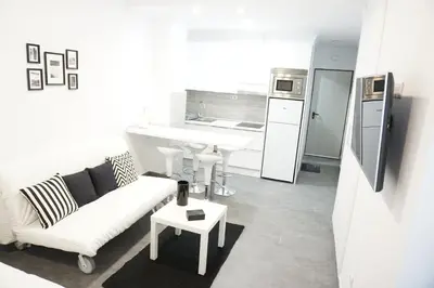 Una cocina o zona de cocina en Black & White Las Canteras