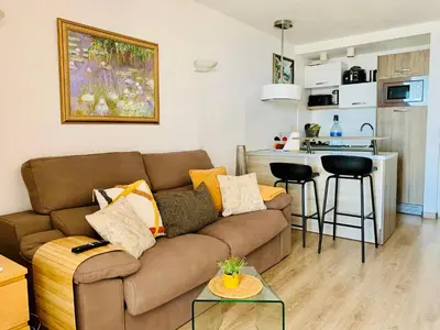 Una cocina o zona de cocina en Private apartment with stunning ocean views and sunset.