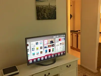 Una televisión o centro de entretenimiento en Apartment 4th floor Yumbo Centrum