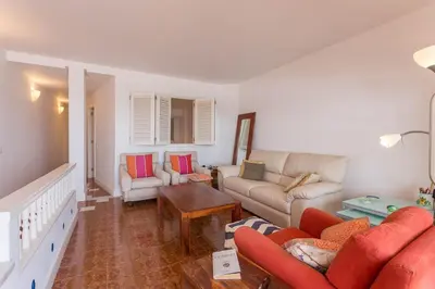 Zona de estar de Apartment with Terrace on the Beachfront.