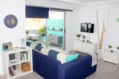 Una televisión o centro de entretenimiento en Cactus Home Penthouse