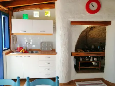 Una cocina o zona de cocina en Vivelorural casa La Cuevita, Santa Brígida