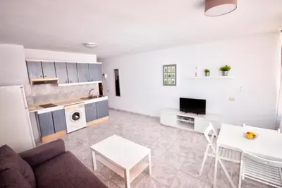 Una cocina o zona de cocina en Bonito Apartamento 105 by CASAS COCODRILO