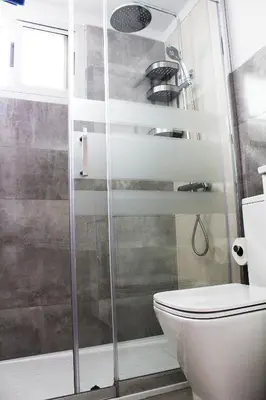 Un baño de bonito apartamento 109 by CASAS COCODRILO