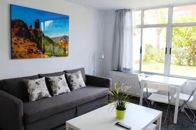 Zona de estar de bonito apartamento 109 by CASAS COCODRILO