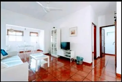 Una televisión o centro de entretenimiento en Makondo