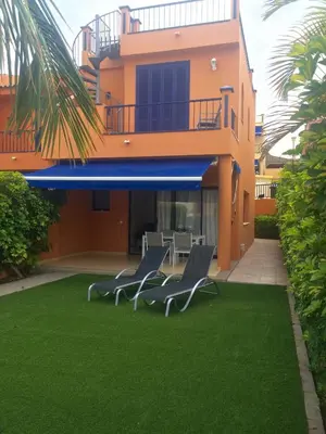 Jardín al aire libre en Bahia Meloneras Villa
