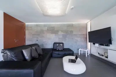 Una televisión o centro de entretenimiento en Villa Paradise