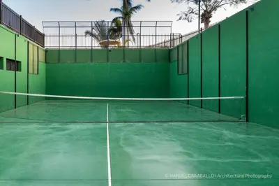 Instalaciones para jugar a tenis o squash en Velas 81 Meloneras 2 terrazas BBQ y piscina o alrededores