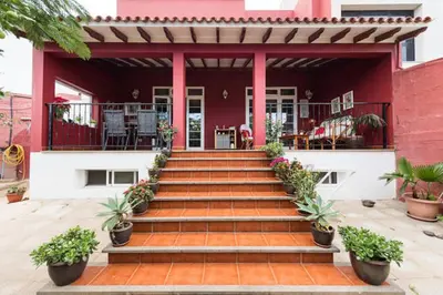 Fachada o entrada de Casa El tonelero con jardín y piscina privada