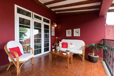 Zona de estar de Casa El tonelero con jardín y piscina privada