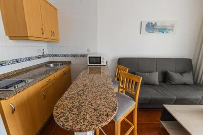 Una cocina o zona de cocina en Apartamentos LIVVO Puerto Bello