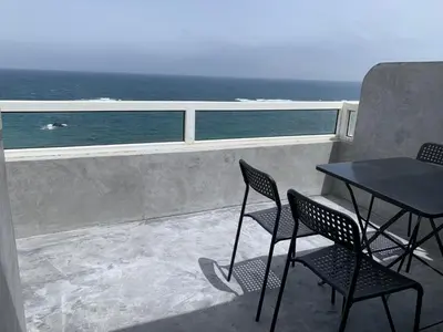 Un balcón o terraza de Beach line apartment