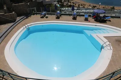 Piscina en o cerca de Avenida de la Cornisa 11