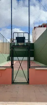 Instalaciones para jugar a tenis o squash en Arinaga Beach & Pool Apartment o alrededores