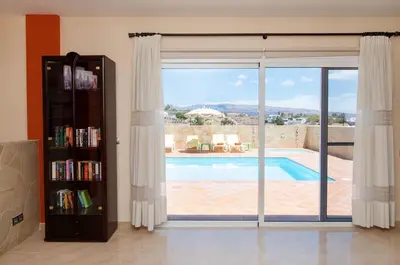 Piscina en o cerca de Villa Los Azules with pool and jacuzzi