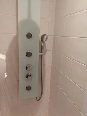Un baño de Calle Pérez Galdós 20