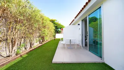 Jardín al aire libre en Seven Hotel & Wellness - Gay Men Only