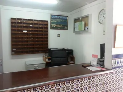 Una televisión o centro de entretenimiento en Hostal Casa de Huéspedes San Fernando - Adults Only