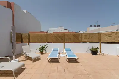 Plano de Private Solarium - 2BR House Near the Airport