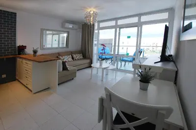 Zona de estar de Central Apartment overlooking Yumbo centre with heated pool