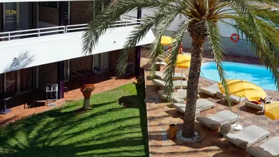 Piscina en o cerca de Jacarandas Beach