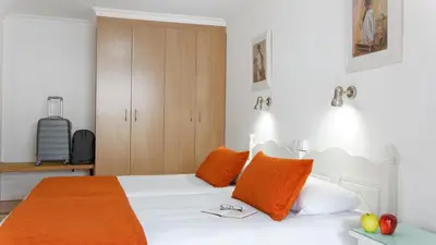 Cama o camas de una habitación en Jacarandas Beach