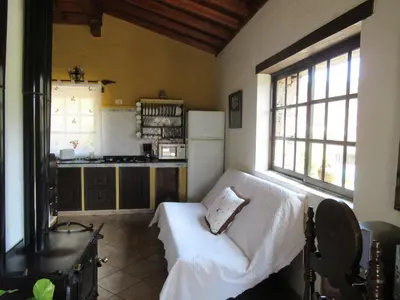Una cocina o zona de cocina en Vivelorural casa en Valle de Chira con piscina