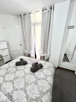Cama o camas de una habitación en Best House Beachview Haven 1-BR