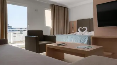 Una televisión o centro de entretenimiento en Marina Elite