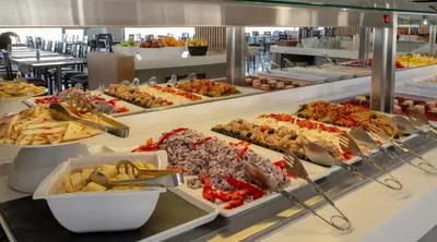Comida en o cerca de este resort