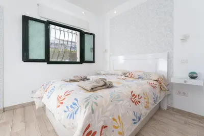 Cama o camas de una habitación en Luxury Poolside Holiday Home