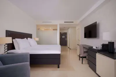 Una televisión o centro de entretenimiento en Radisson Blu Resort Gran Canaria
