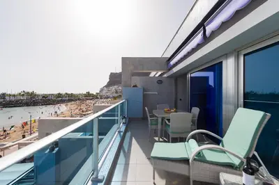 Un balcón o terraza de Sunny Atlantic Apartment