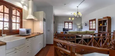 Una cocina o zona de cocina en El Cañaveral – Casa Rural con Terraza San Mateo