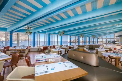 Un restaurante o sitio para comer en Apartamentos LIVVO Puerto de Mogán