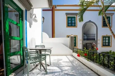 Un balcón o terraza de Apartamentos LIVVO Puerto de Mogán