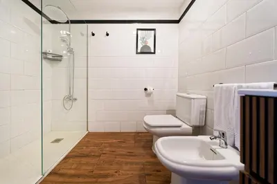 Un baño de Sunset Suites by Bull Hotels