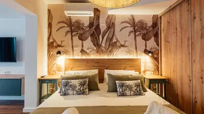 Cama o camas de una habitación en Sunset Suites by Bull Hotels