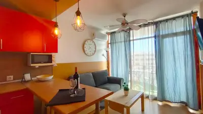 Una cocina o zona de cocina en Sea Friendly Holiday Home