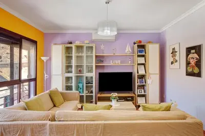 Una televisión o centro de entretenimiento en Spacious villa with private pool in Mogán