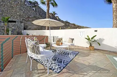 Un patio o zona al aire libre en Salobre Morro Golf 1