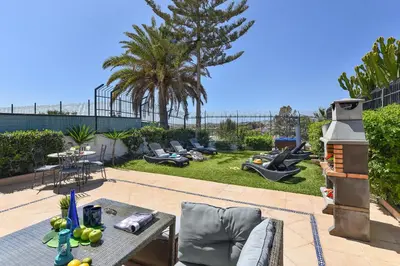 Jardín al aire libre en The Secret Garden Holiday Home