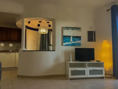 Una televisión o centro de entretenimiento en Amazing Apartment Altamar 2