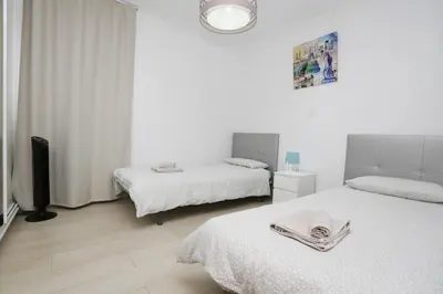 Cama o camas de una habitación en Masvacation La Rosaleda 3Room,Parking