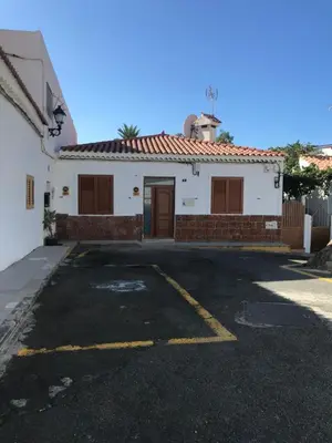 Edificio en el que se encuentra la habitación en casa particular